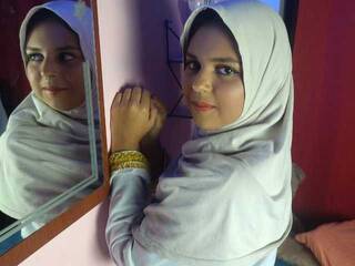 Erotinis vaizdo pokalbis YaminaIssawi