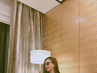 Erotinis vaizdo pokalbis Yang-Myy