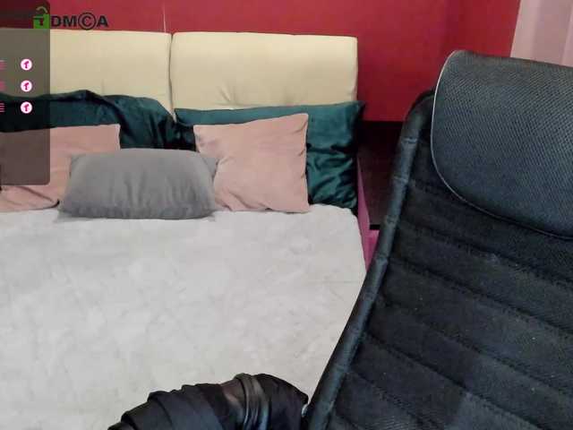 Nuotraukos yatvoyakoshka Lovens vibrates from 2 tokens at a time)In private I play with toys, role-playing, sam to cam, femdom)Orgasm in pvt - 555tk or lovens control 10 min)In full private I play with the ass and realize any fantasies) invite!