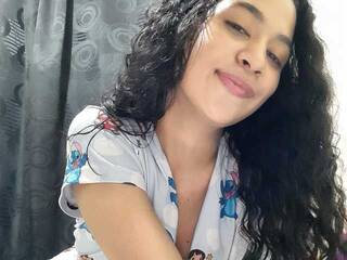 Erotinis vaizdo pokalbis YessiAlbani