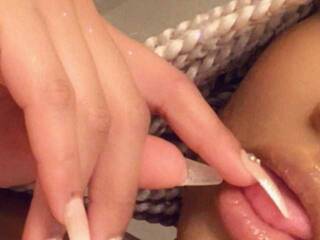 Erotinis vaizdo pokalbis Yiauana