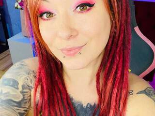 Erotinis vaizdo pokalbis Yolandi