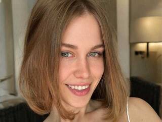 Erotinis vaizdo pokalbis YourJuly