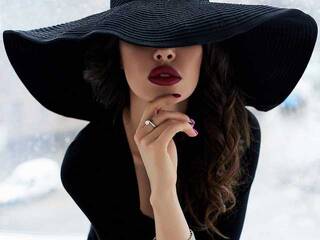 Erotinis vaizdo pokalbis YourNewLove