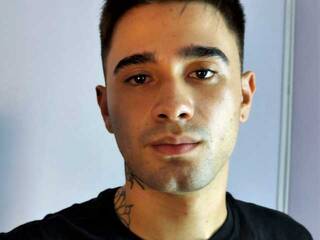 Erotinis vaizdo pokalbis zacksullivan