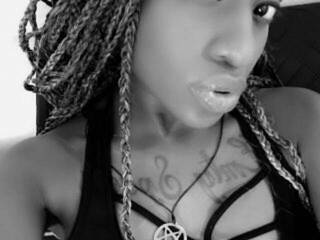 Erotinis vaizdo pokalbis Zoe-Hell